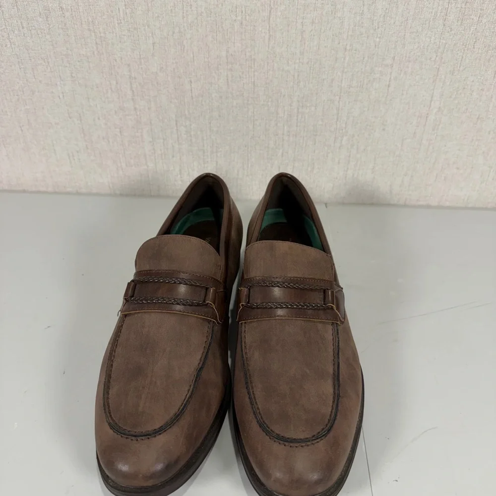 The Unbranded Brand van heusen